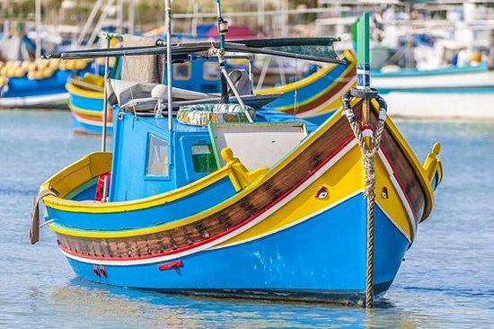 Naviguer en bateau traditionnel entre les deux ports de la Valette 