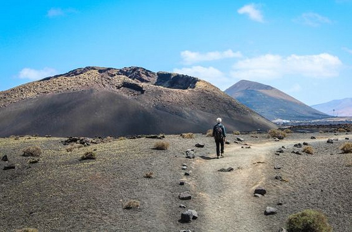 Randonner au pied des volcans