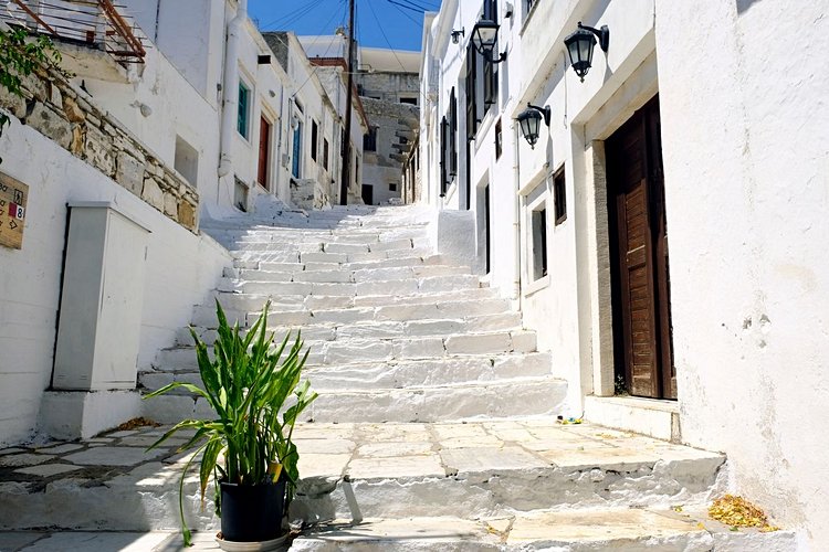 Les villages de montagne d’Apiranthos et de Koronos