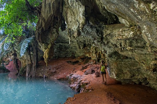 Explorer la grotte de Hinagdanan