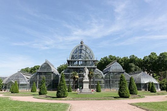 S'émerveiller devant la diversité des plantes du jardin botanique
