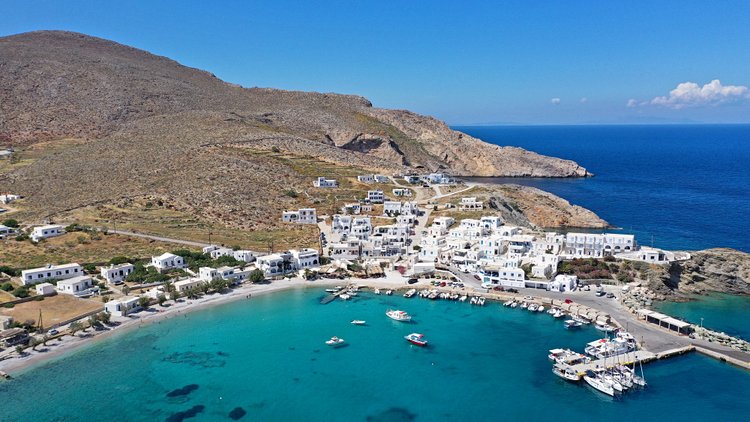 Karavostasi, le port de Folégandros