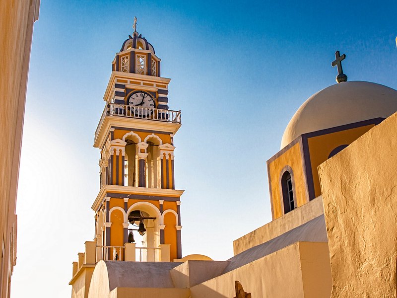 Fira, la capitale, son port et ses musées