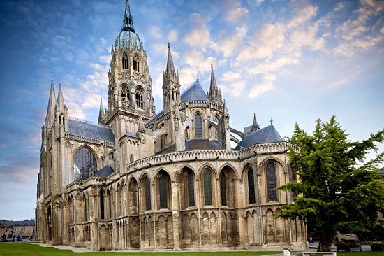 La tapisserie et la cathédrale de Bayeux