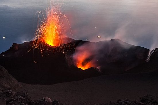 Vivre une éruption volcanique sur les îles éoliennes 