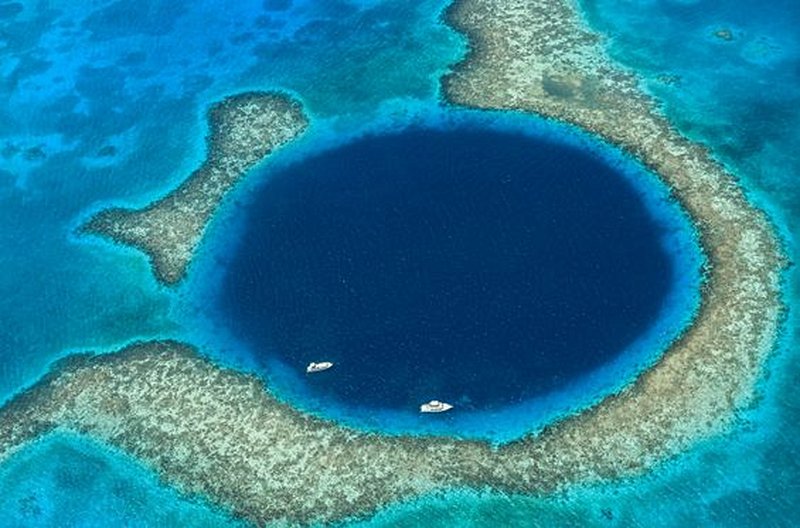 Survoler la barrière de corail en hélicoptère