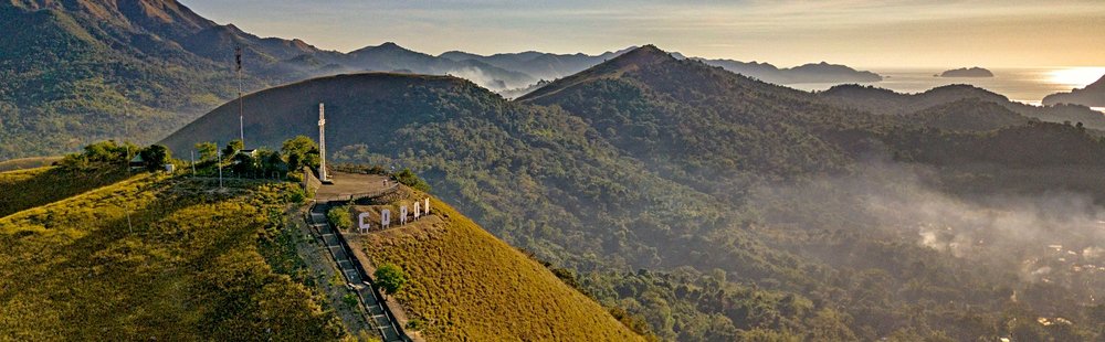 Grimper au sommet du mont Tapyas
