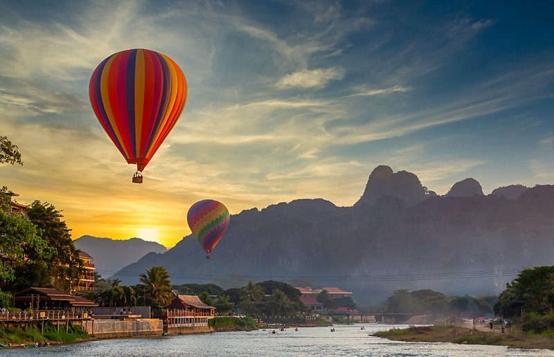 Survoler Vang Vieng en montgolfière