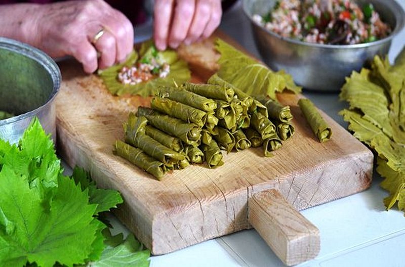 Déguster un plat traditionnel dans le Vieux Bazar de Skopje 