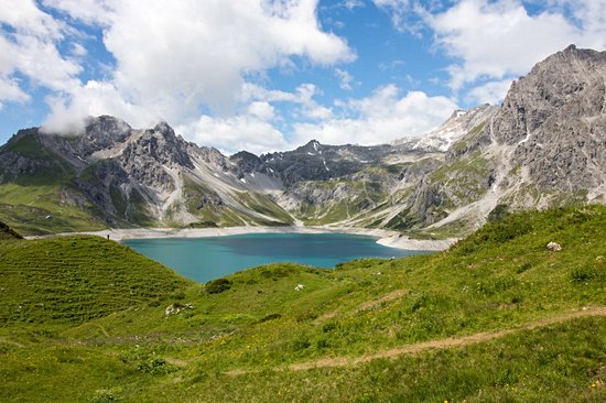 Le lac alpin de Lün
