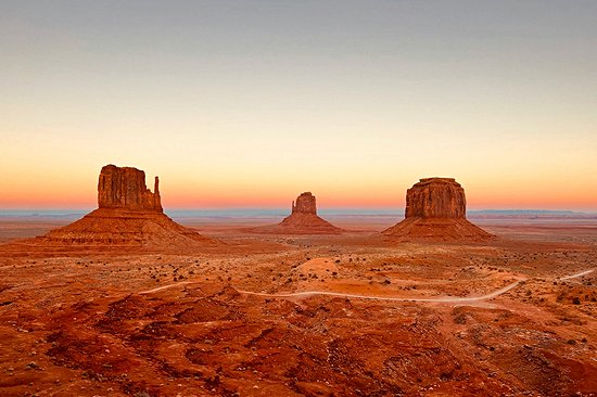 Parcourir Monument Valley au lever ou coucher du soleil