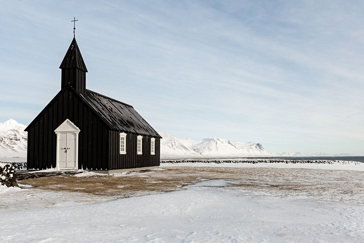 Emprunter la route 54 pour découvrir l’église de Búðakirkja