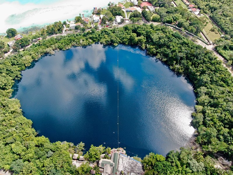 Cenote Azul, Bacalar
