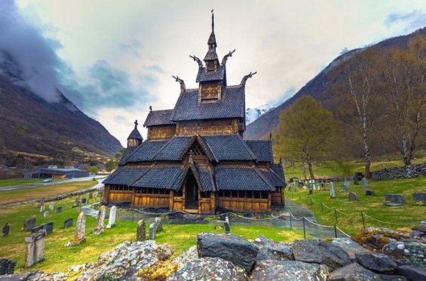 Admirer les églises en bois debout, une merveille d'architecture norvégienne