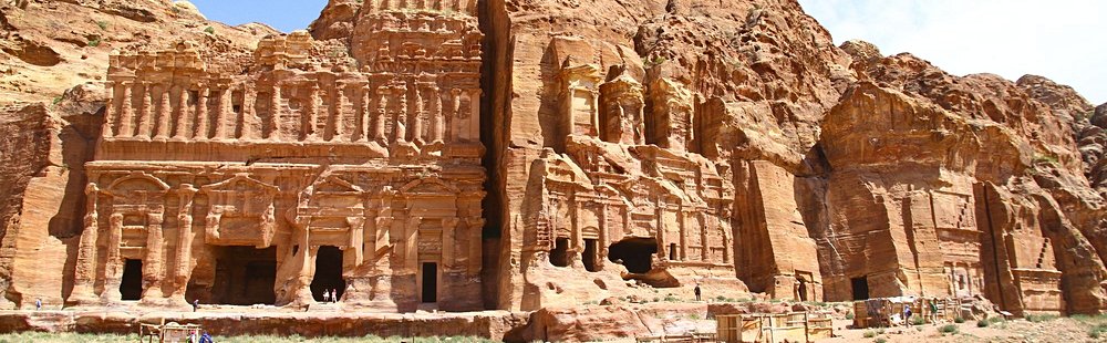 Contemplez la puissance des Tombeaux Royaux