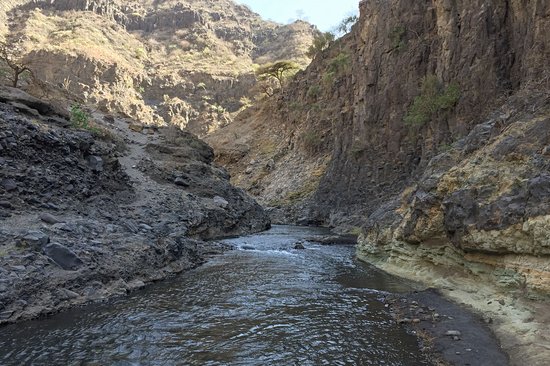 Randonner jusqu'aux cascades d’Engaresero