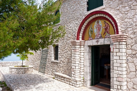Le Vieux Perithia et le mont Pantokrator