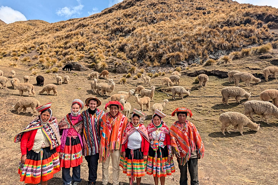 Randonnée et cérémonie sacrée avec les lamas au coeur d’une communauté quechua