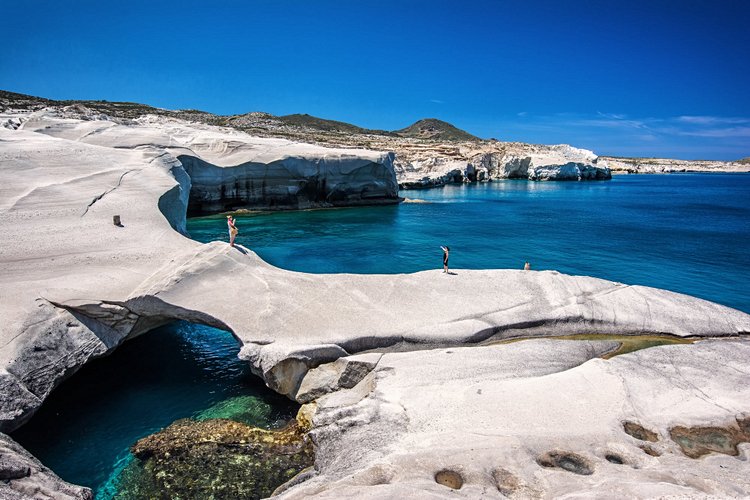 Le site et la plage de Sarakiniko 2