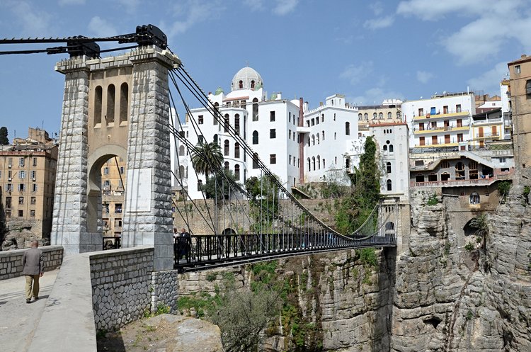 Constantine et ses ponts suspendus