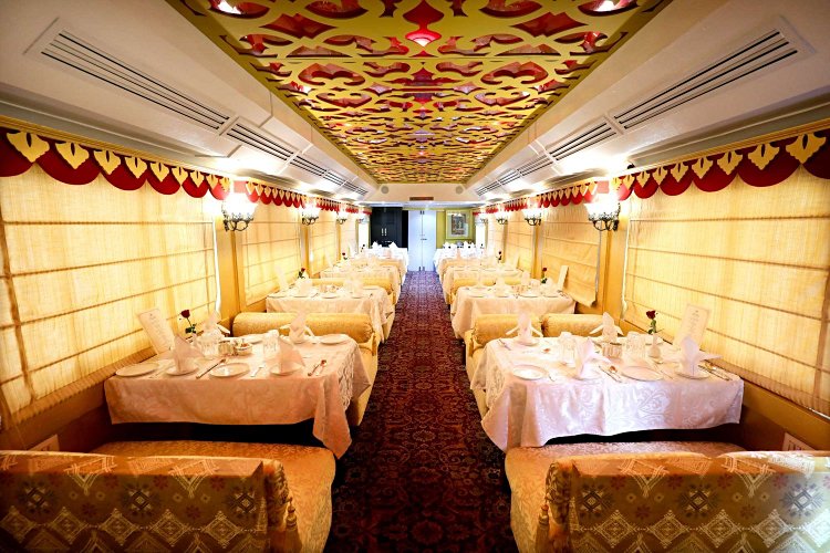 Palace on wheels 3