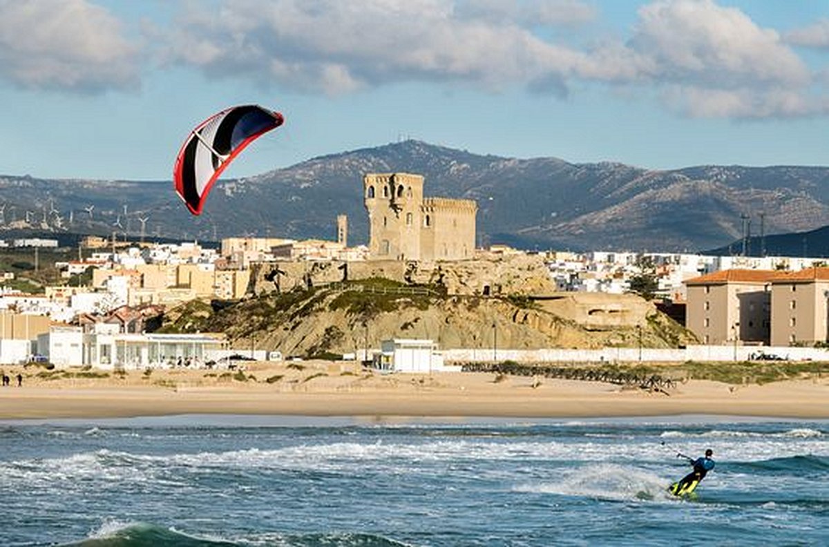 Glisser sur les vagues à Tarifa