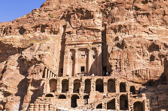 Contemplez la puissance des Tombeaux Royaux