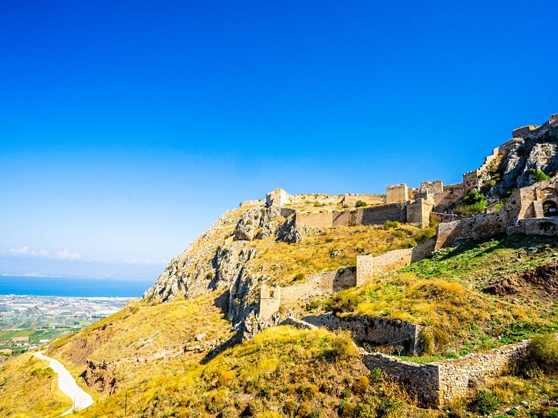 L'ancienne Corinthe, son agora et le temple d'Apollon