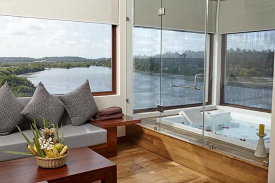 Amaranthé Bay Resort