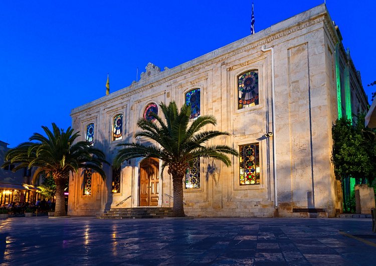 L'église Agios Titos et la cathédrale d'Agios Minas 4