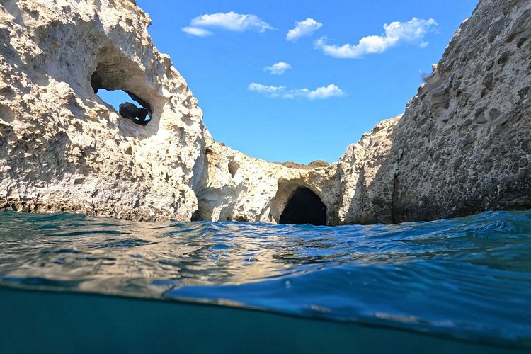 Les calanques et grottes de Papafrangas 2