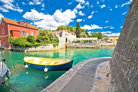 Le port de Fosa et la porte de la Terre-Ferme