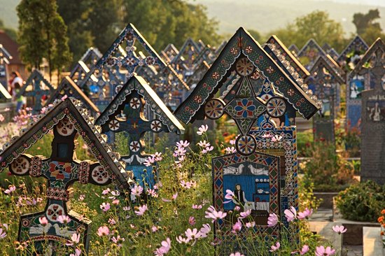 « Joyeux » cimetière de Sapanta