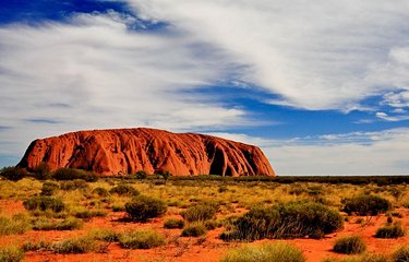 L'immense rocher Uluru ou Ayers Rock