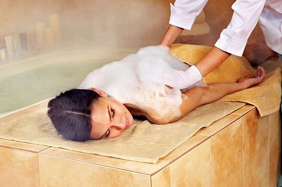 Se détendre dans un bain turc 
