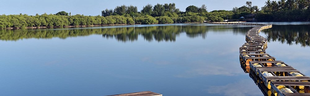 Le lac salé de Gili Meno