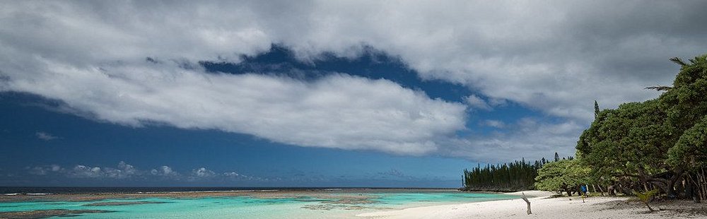La plage de Cengéité à Maré