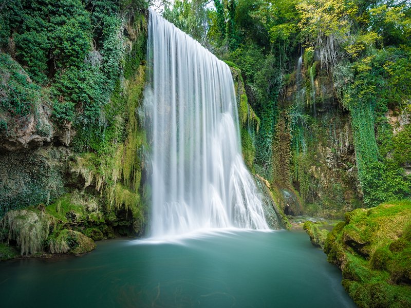 Parc et cascades du monastère de Piedra