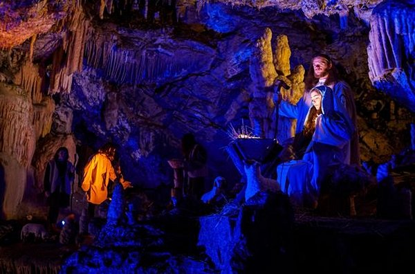 Assister au spectacle de Noël dans la grotte de Postojna