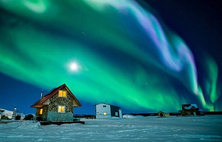 Aurores boréales dans le grand Nord