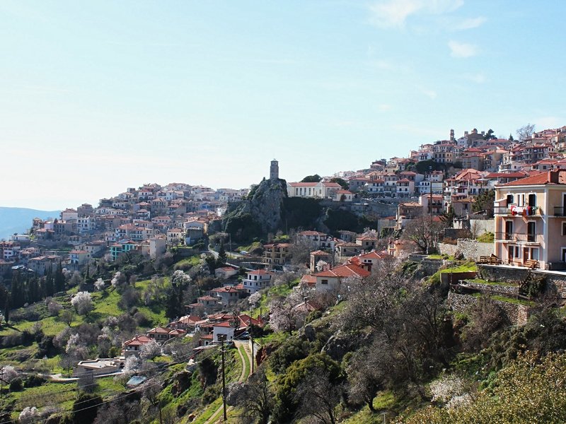 Le village d'Arachova et la ville de Delphes