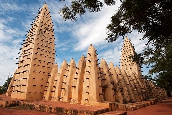 S'émerveiller à la mosquée Dioulassoba