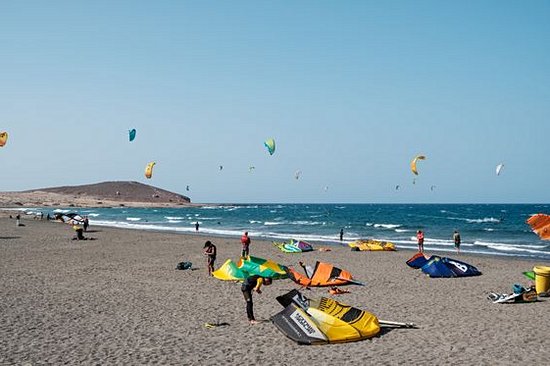 Surfer dans l’un des meilleurs spots de l’île