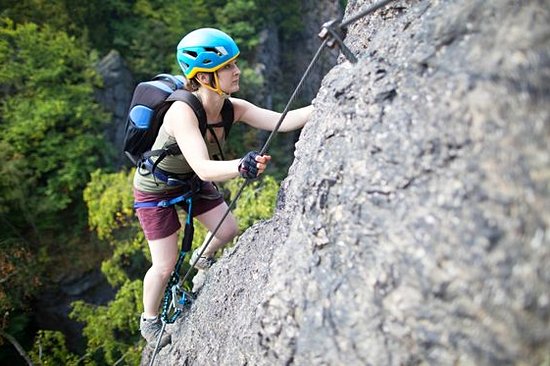 Faire de la via ferrata ou de l'escalade