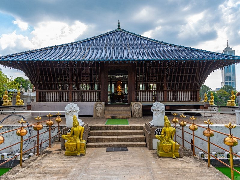 Gangaramaya Temple et Seema Malaka