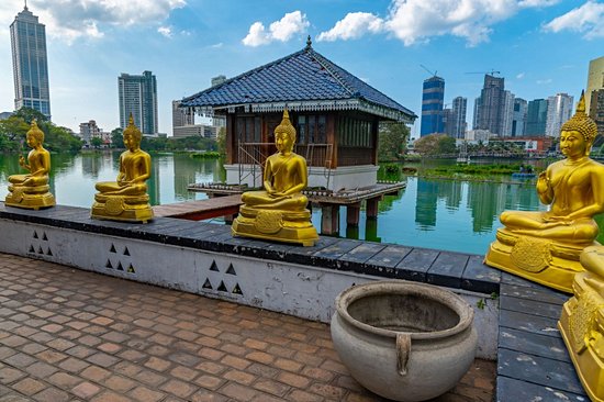 Gangaramaya Temple et Seema Malaka