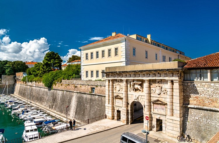 Le port de Fosa et la porte de la Terre-Ferme 3