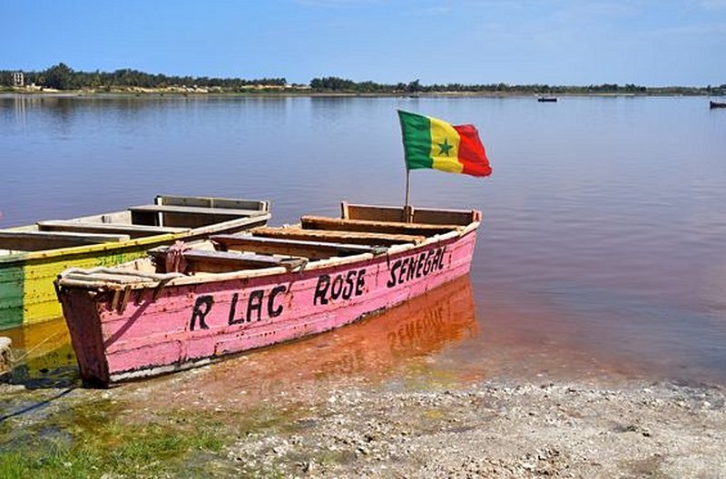 Monter à cheval sur les rives du Lac Rose 