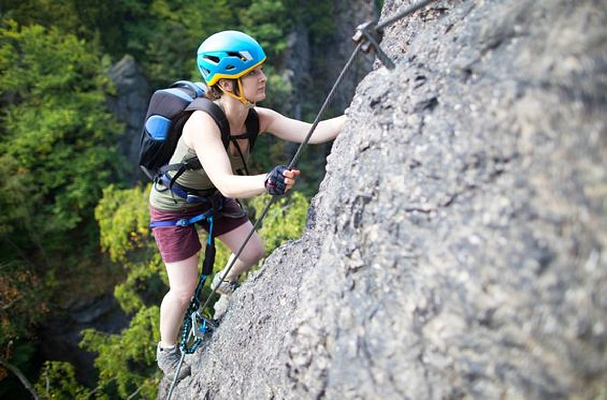 Faire de la via ferrata ou de l'escalade