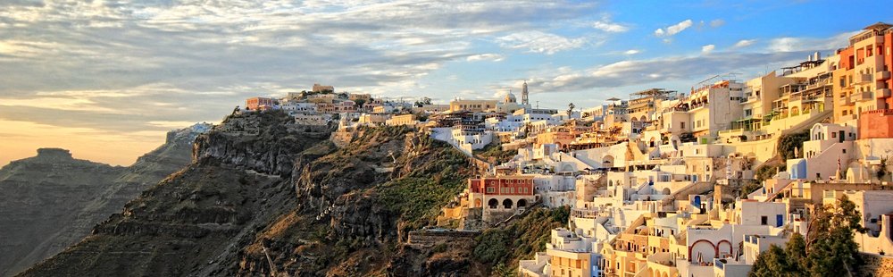 Fira, la capitale, son port et ses musées